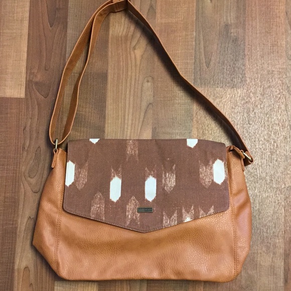 Roxy Handbags - 🌸 Roxy Cross Body Shoulder Bag 🌸